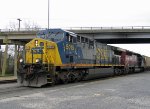 CSX 5015 leads a train northbound